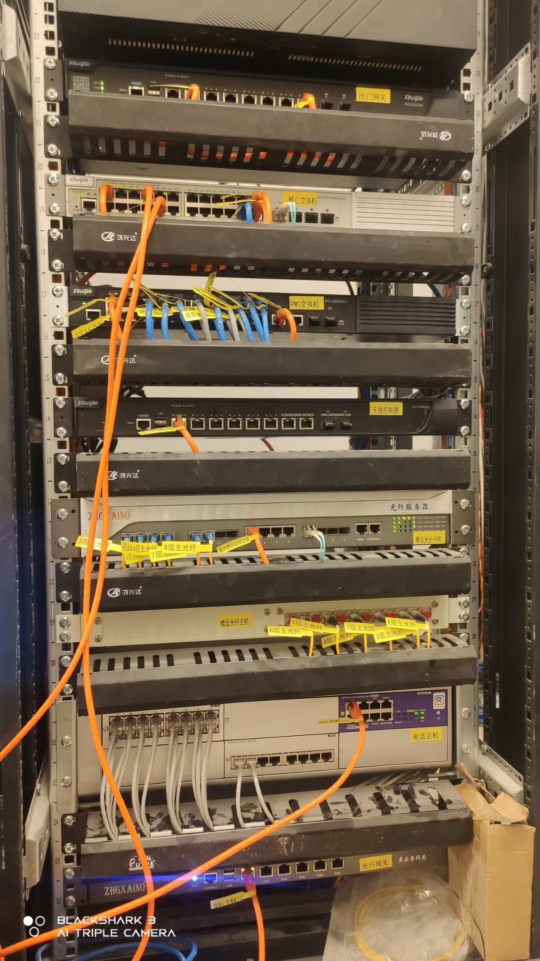 機房.jpg 機房.jpg